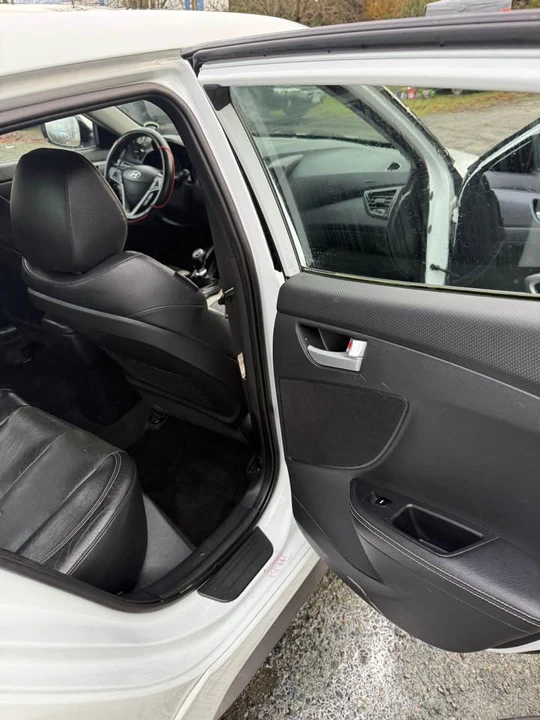 2013 Hyundai Veloster - Image 9 of 9