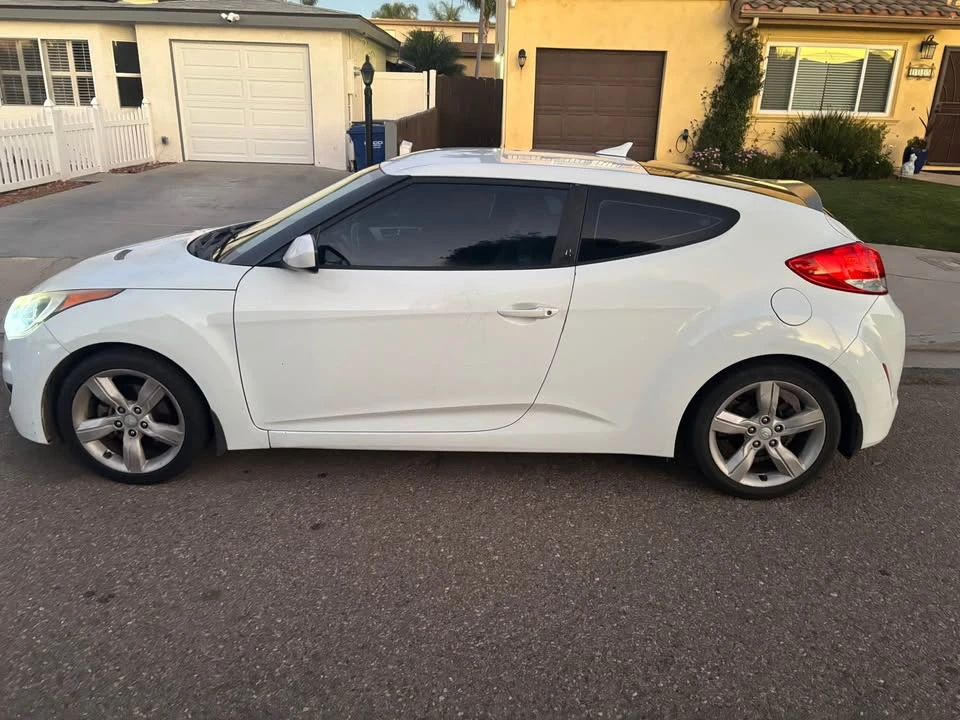 2013 Hyundai Veloster - Image 2 of 13