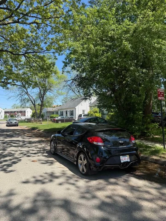 2013 Hyundai Veloster - Image 2 of 3