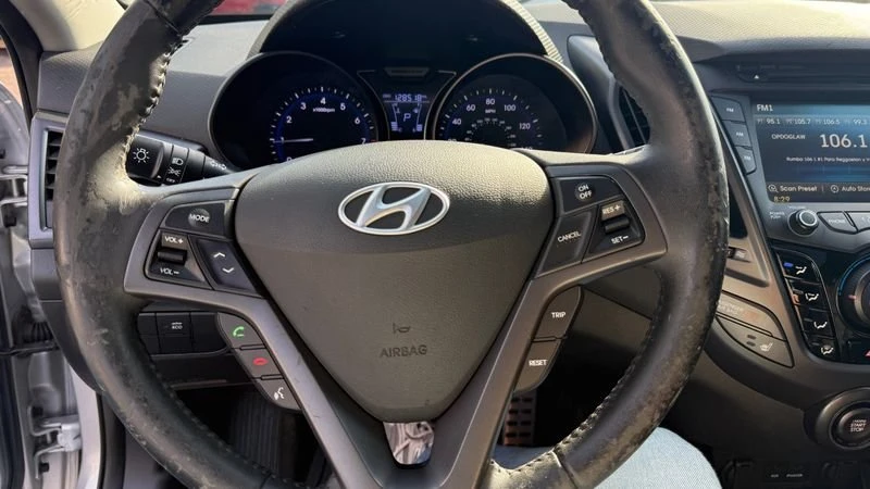 2013 Hyundai Veloster - Image 12 of 17