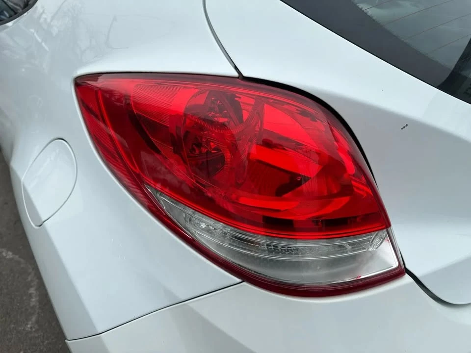 2013 Hyundai Veloster - Image 14 of 20