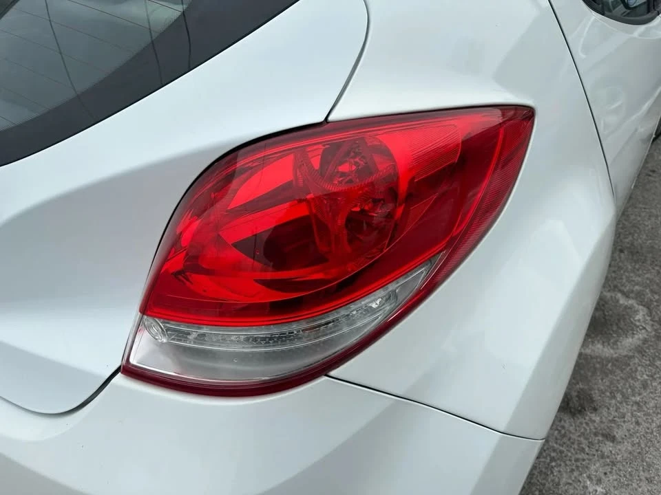 2013 Hyundai Veloster - Image 13 of 20
