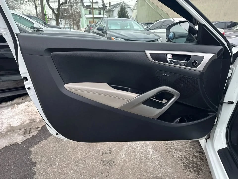 2013 Hyundai Veloster - Image 15 of 20