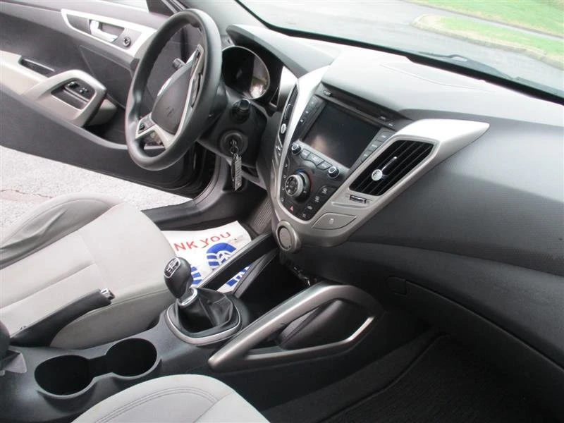 2013 Hyundai Veloster - Image 17 of 19