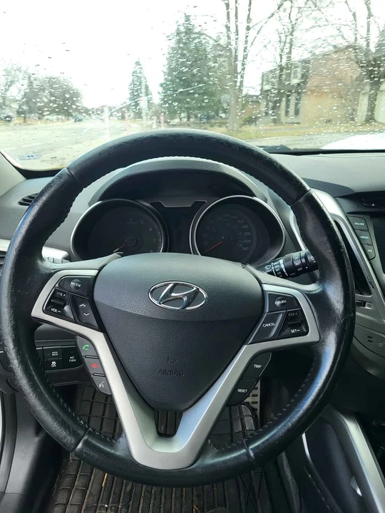 2013 Hyundai Veloster - Image 4 of 5