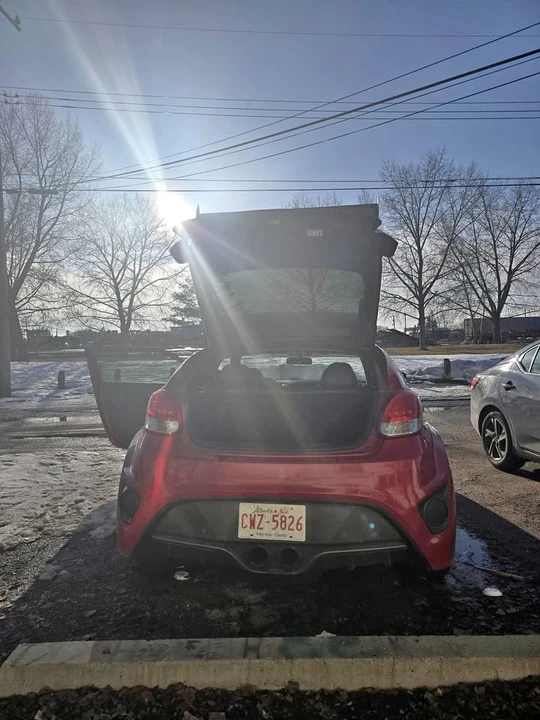 2013 Hyundai Veloster - Image 2 of 12
