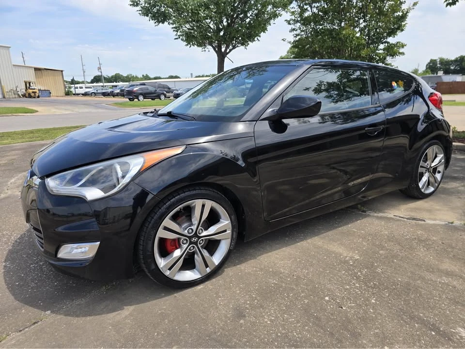 2013 Hyundai Veloster - Image 2 of 18