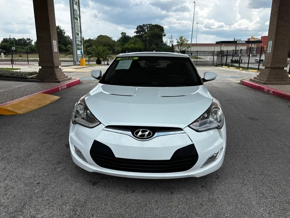 2013 Hyundai Veloster - Image 2 of 11