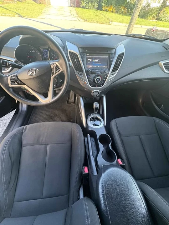 2013 Hyundai Veloster - Image 10 of 12