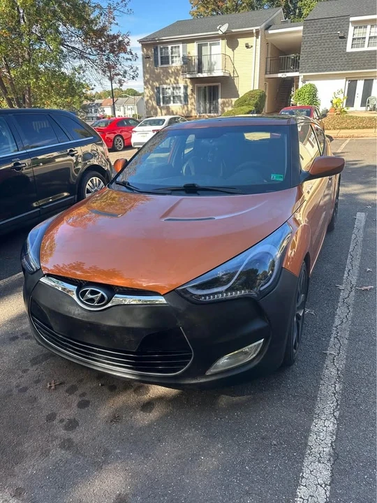 2013 Hyundai Veloster - Image 2 of 3