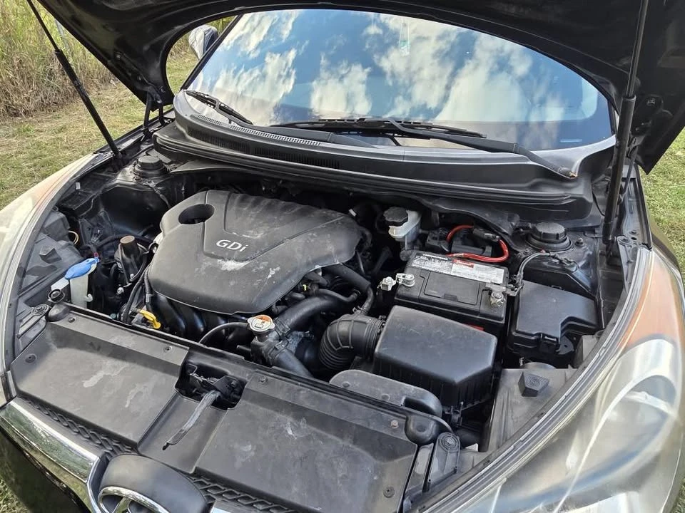 2013 Hyundai Veloster - Image 10 of 12
