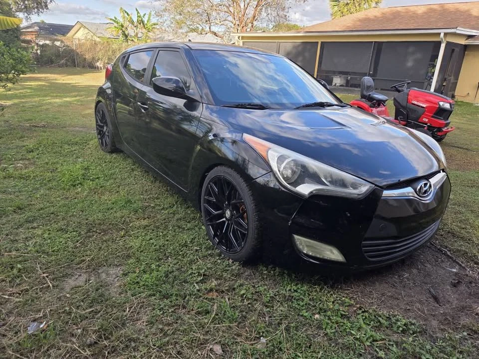 2013 Hyundai Veloster - Image 2 of 12