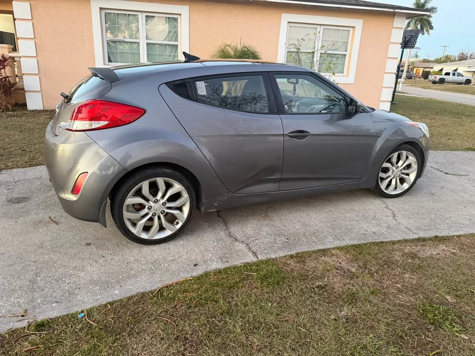 2013 Hyundai Veloster - Image 12 of 13