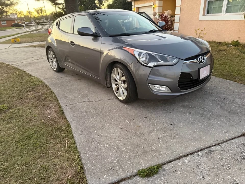2013 Hyundai Veloster - Image 10 of 13