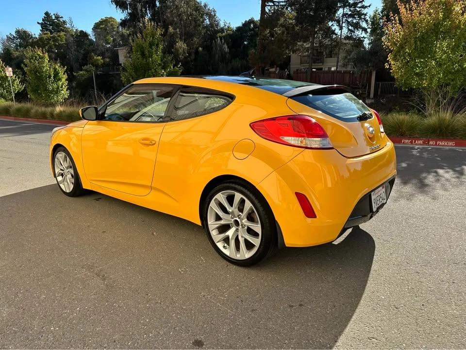 2013 Hyundai Veloster - Image 2 of 18