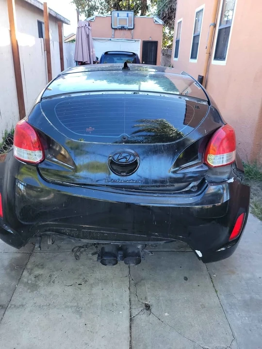 2013 Hyundai Veloster - Image 2 of 3