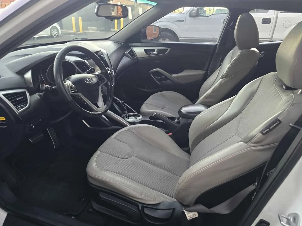 2013 Hyundai Veloster - Image 11 of 15