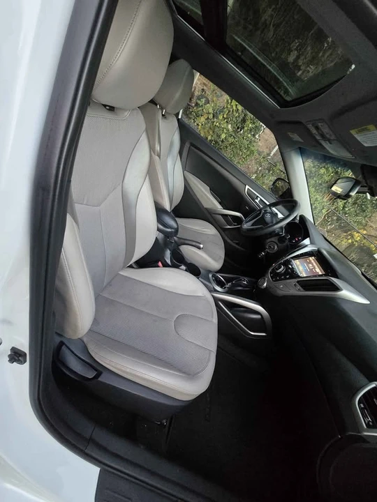 2013 Hyundai Veloster - Image 12 of 15