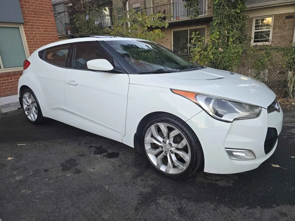 2013 Hyundai Veloster - Image 2 of 15