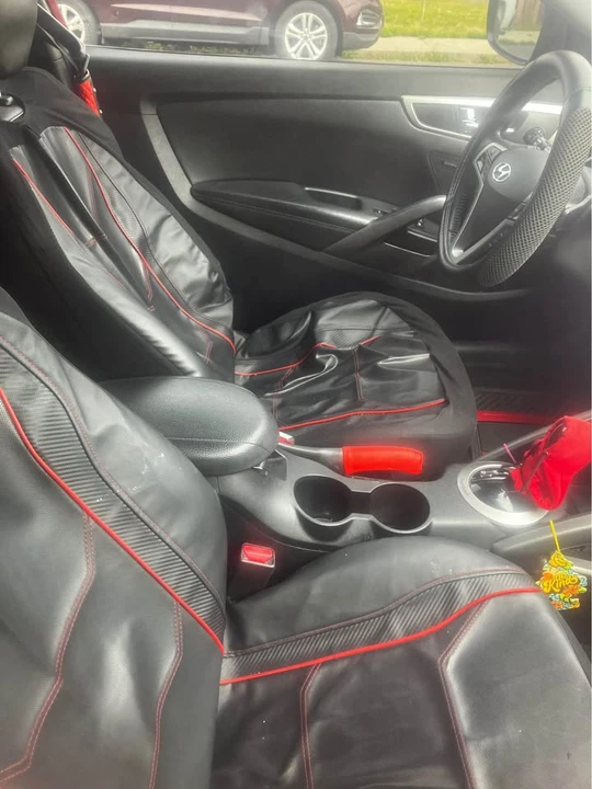 2013 Hyundai Veloster - Image 2 of 3