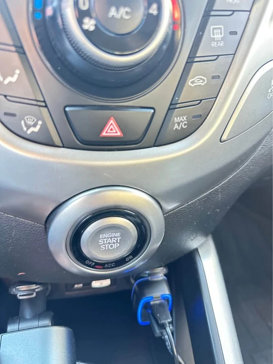 2013 Hyundai Veloster - Image 2 of 11
