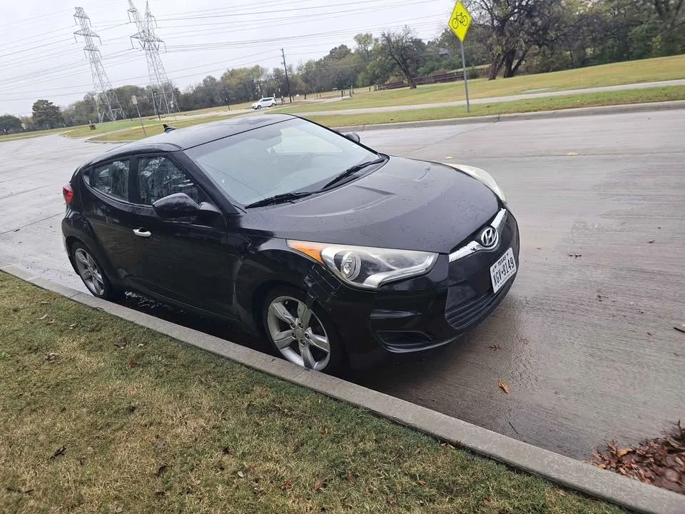 2013 Hyundai Veloster - Image 2 of 6
