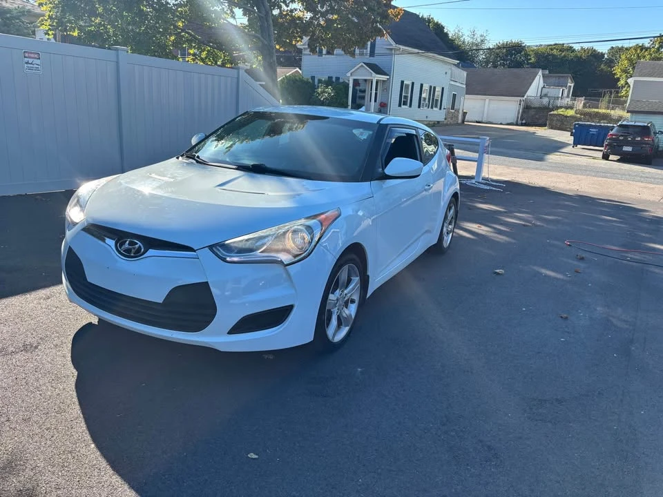 2013 Hyundai Veloster - Image 2 of 8