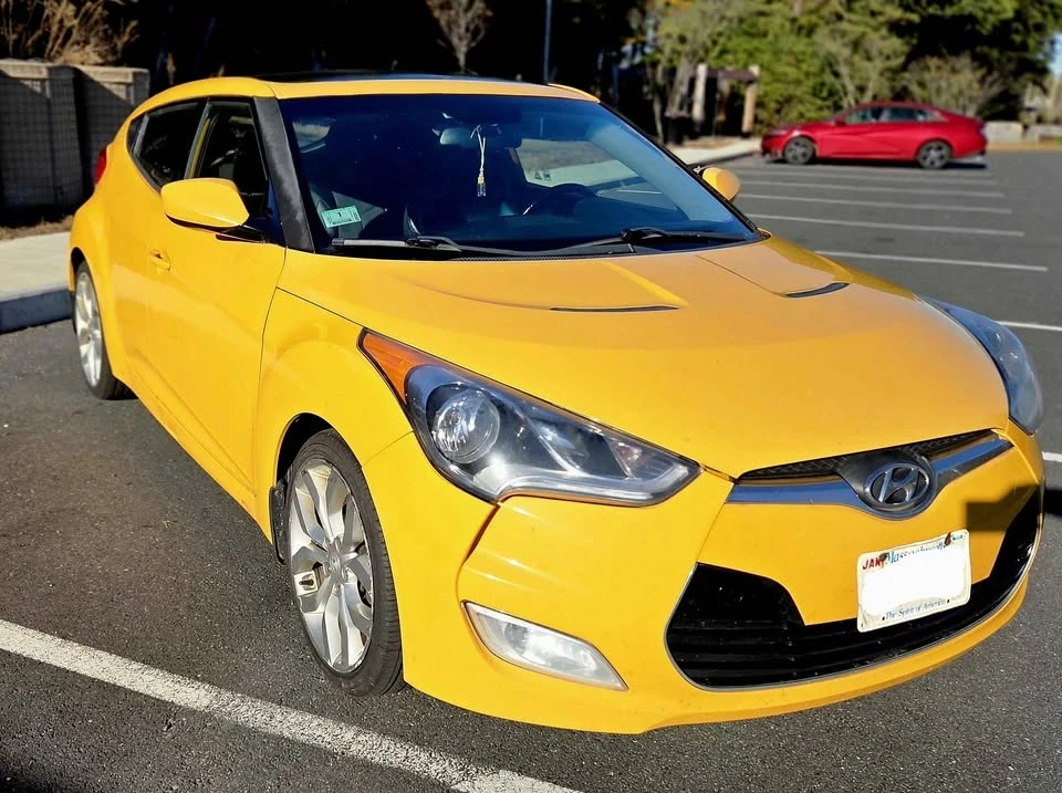 2013 Hyundai Veloster - Image 2 of 10