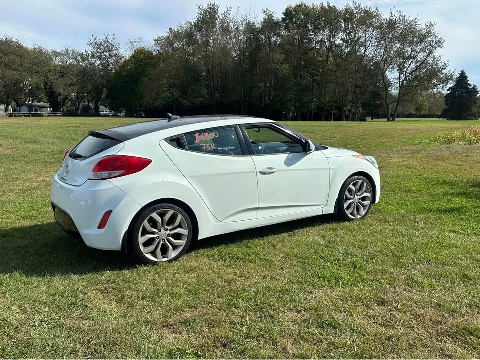 2013 Hyundai Veloster - Image 2 of 10