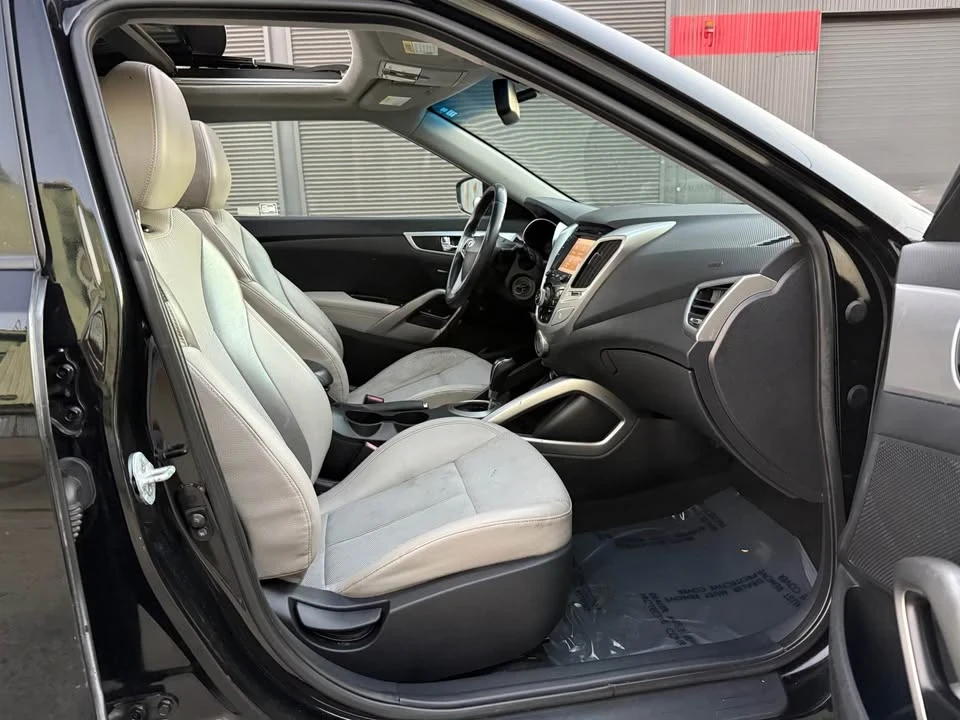 2013 Hyundai Veloster - Image 11 of 18
