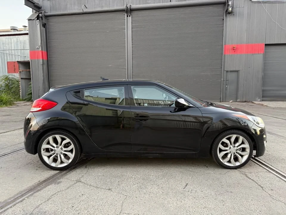 2013 Hyundai Veloster - Image 8 of 18