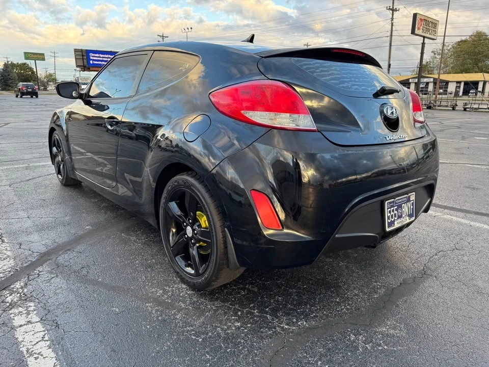 2013 Hyundai Veloster - Image 2 of 9