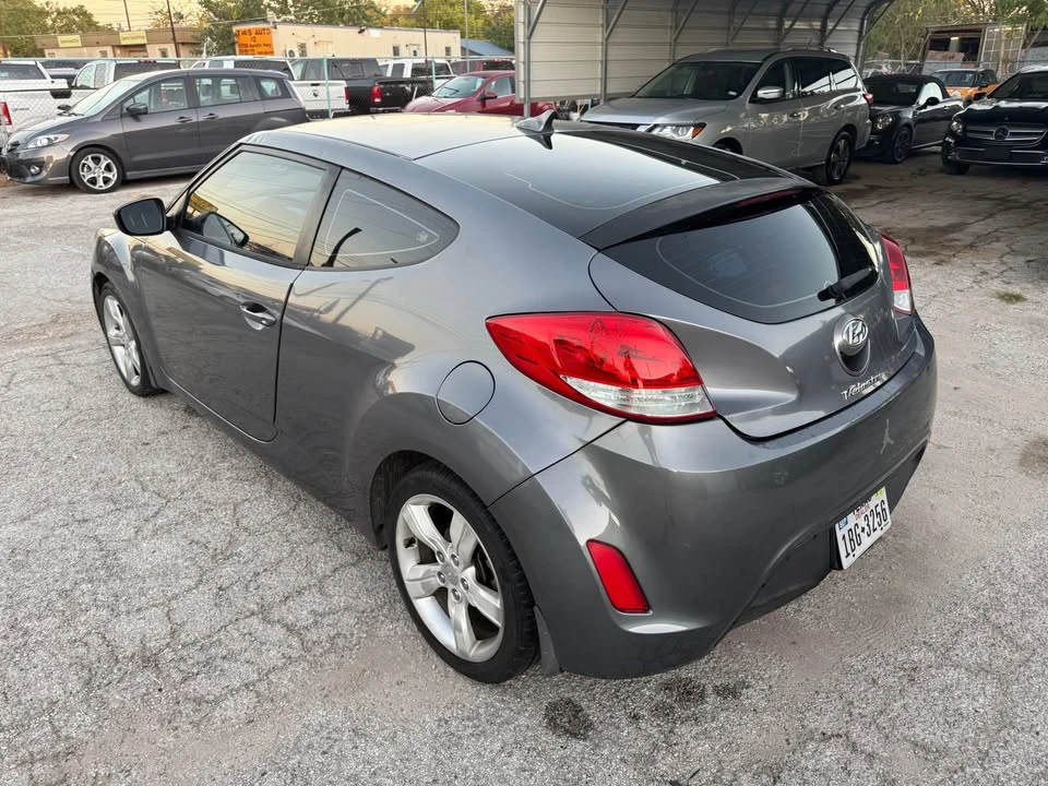 2013 Hyundai Veloster - Image 2 of 14