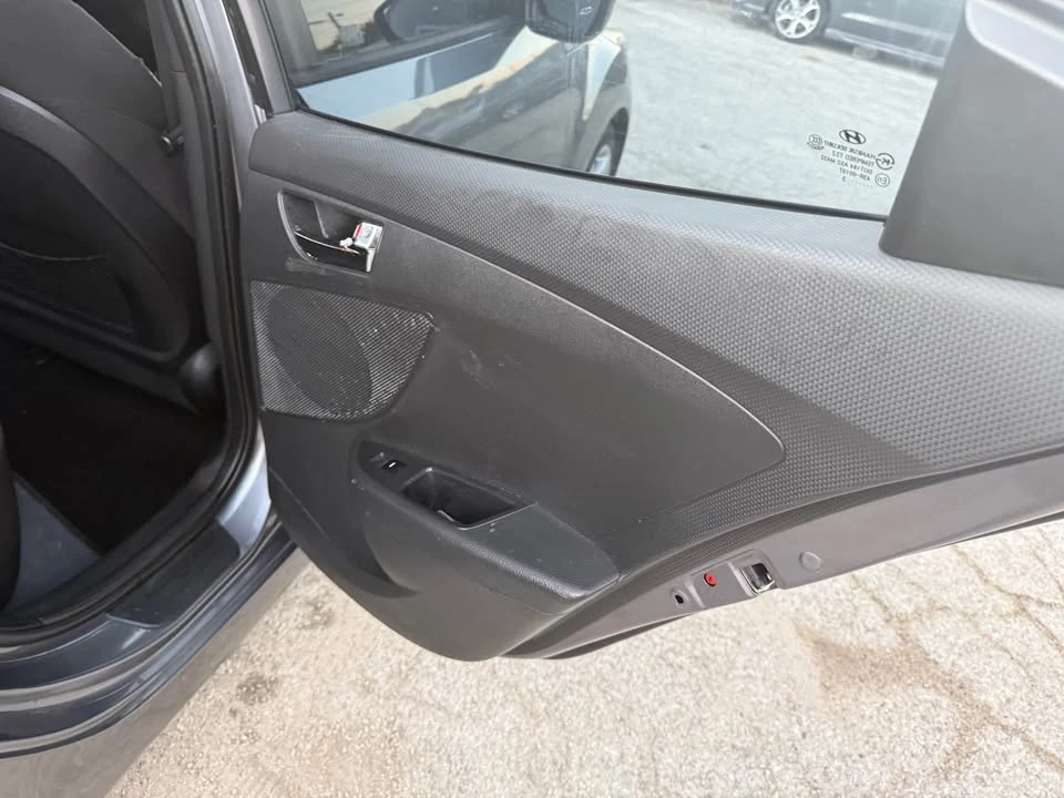 2013 Hyundai Veloster - Image 14 of 14