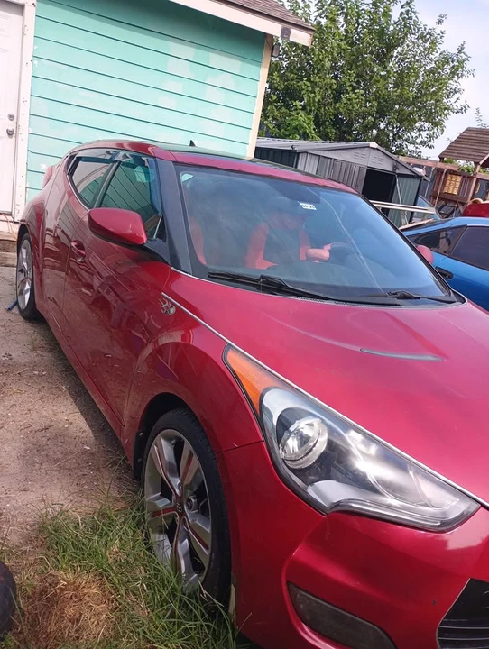 2013 Hyundai Veloster - Image 2 of 10
