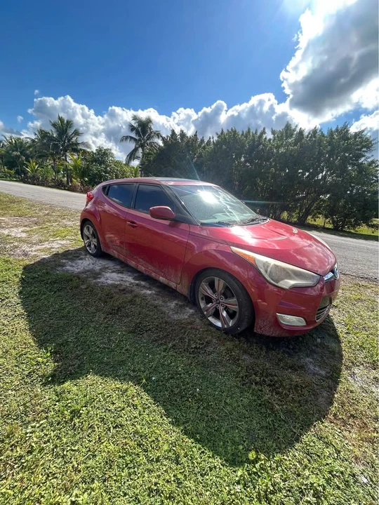 2013 Hyundai Veloster - Image 2 of 5
