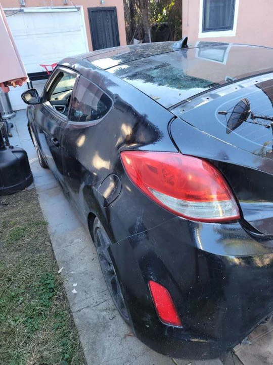 2013 Hyundai Veloster - Image 2 of 4