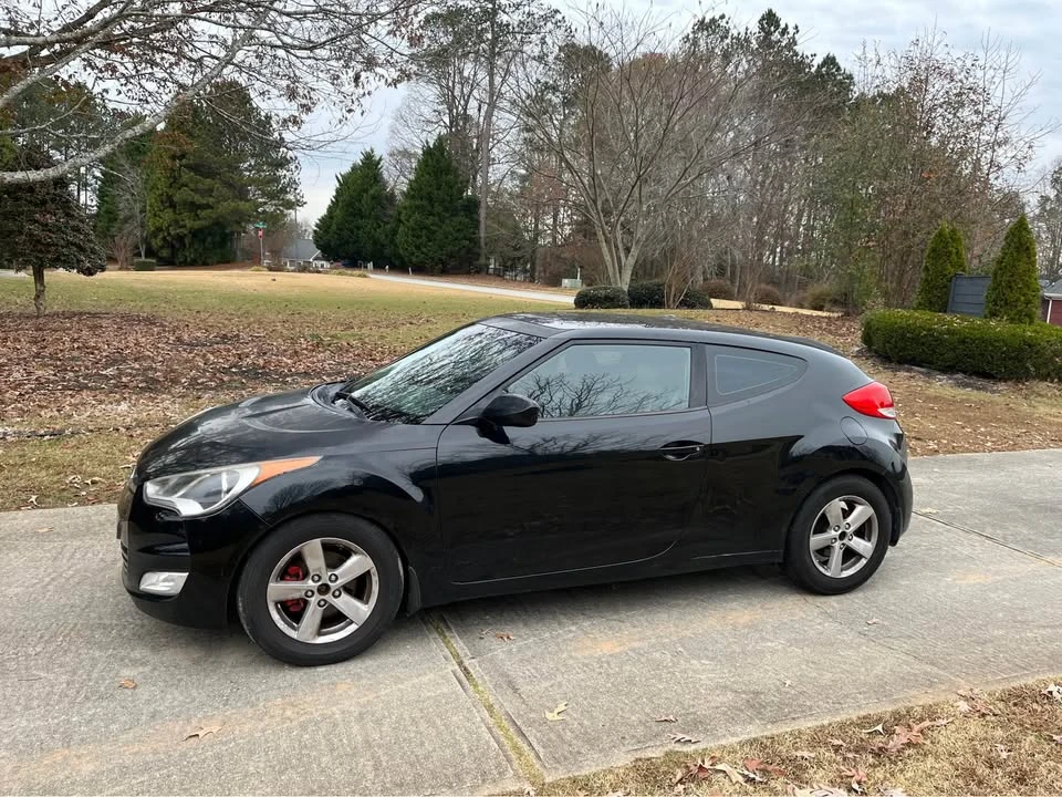 2013 Hyundai Veloster - Image 2 of 10