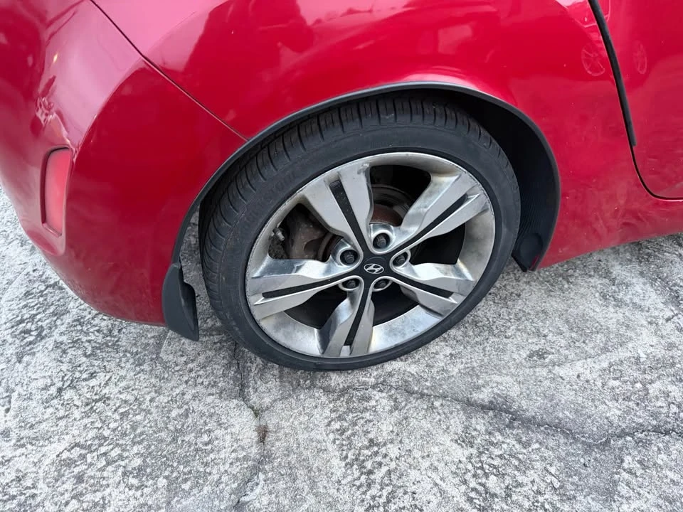 2013 Hyundai Veloster - Image 11 of 13