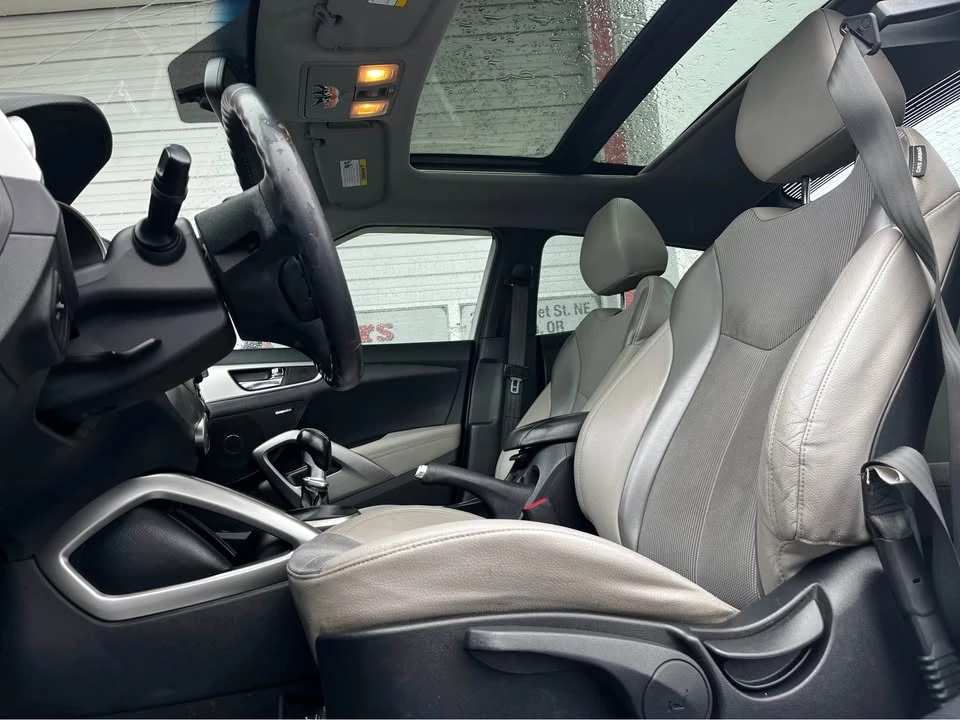 2013 Hyundai Veloster - Image 9 of 15