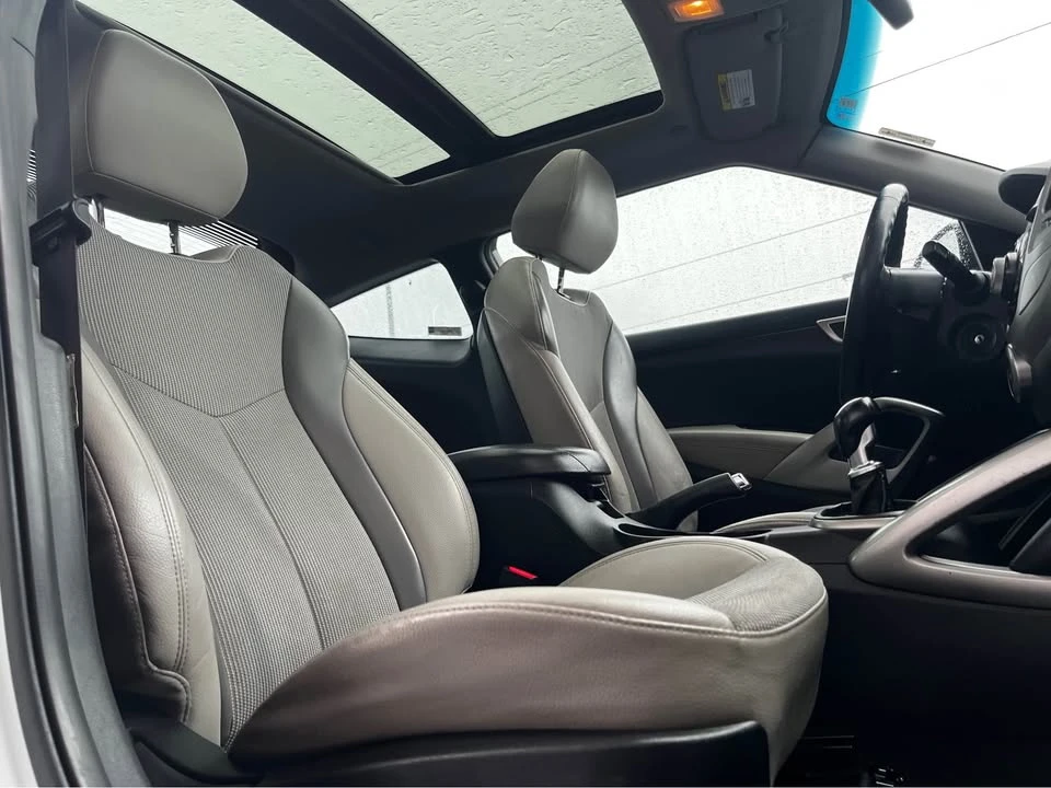 2013 Hyundai Veloster - Image 14 of 15