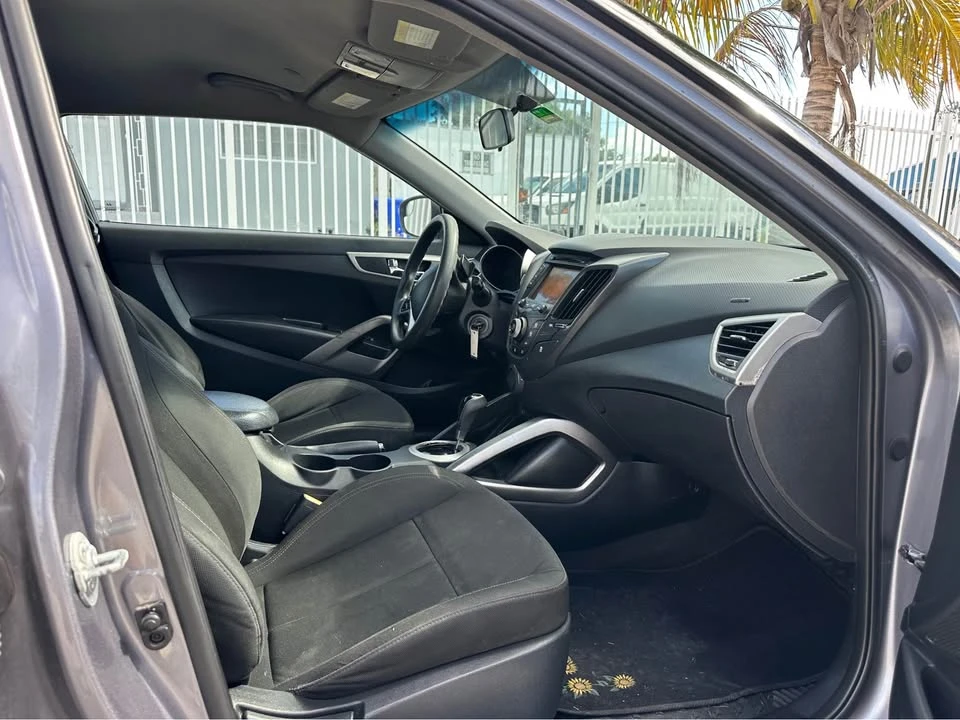 2013 Hyundai Veloster - Image 8 of 11