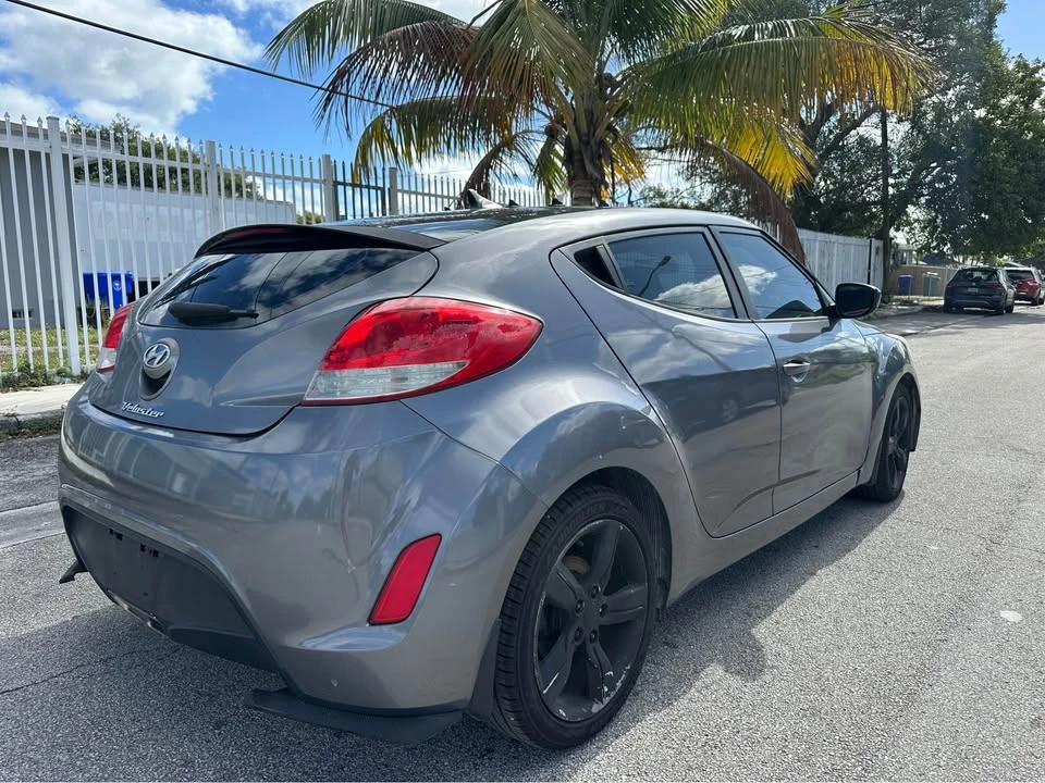 2013 Hyundai Veloster - Image 2 of 11