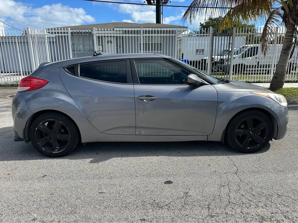 2013 Hyundai Veloster - Image 5 of 11