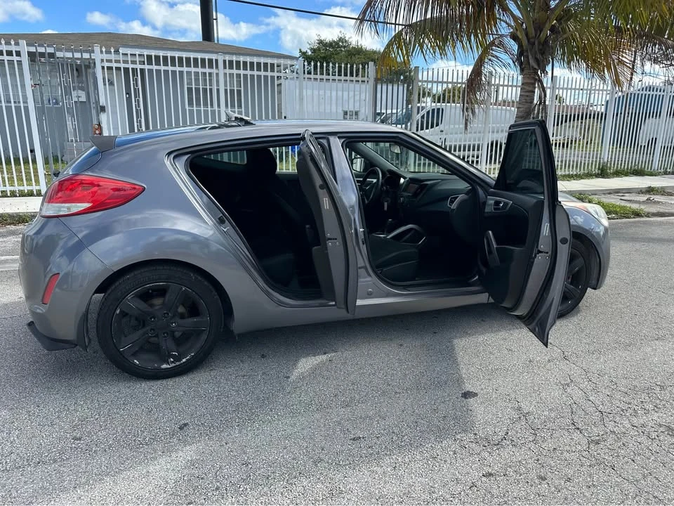 2013 Hyundai Veloster - Image 10 of 11