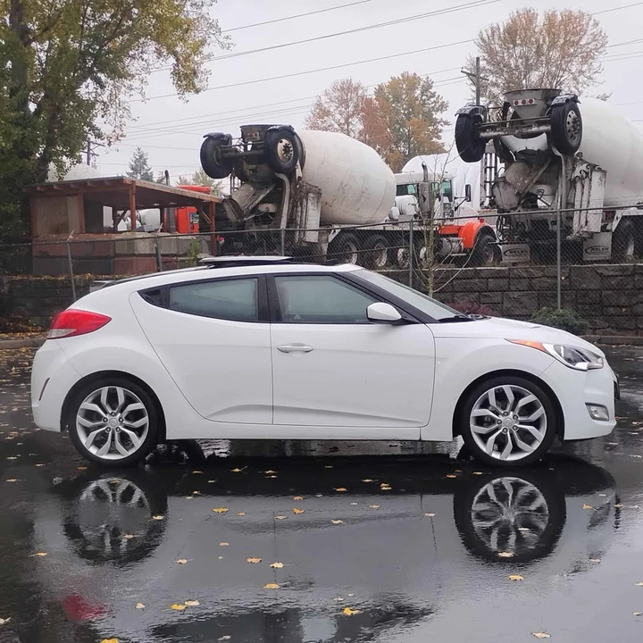 2013 Hyundai Veloster - Image 4 of 11