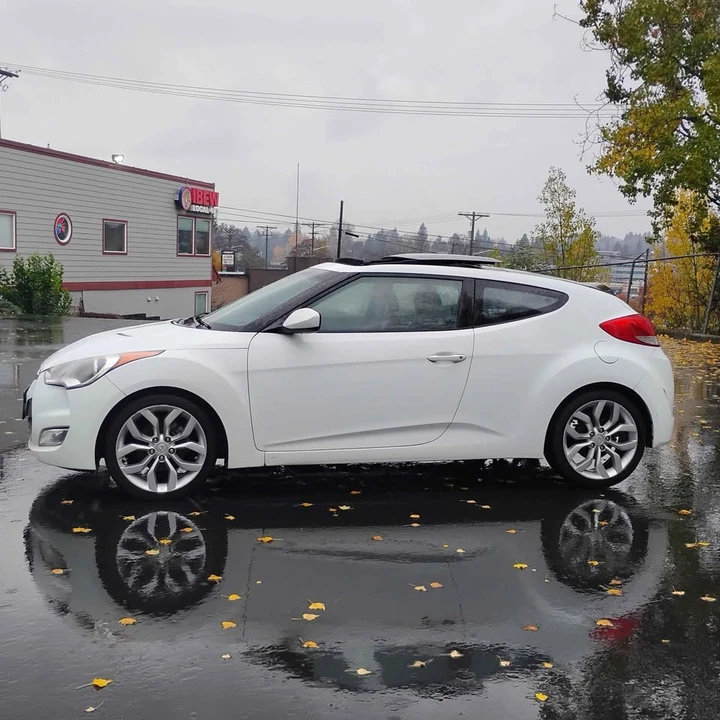 2013 Hyundai Veloster - Image 5 of 11