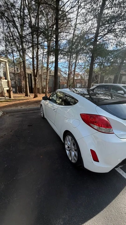 2013 Hyundai Veloster - Image 2 of 10