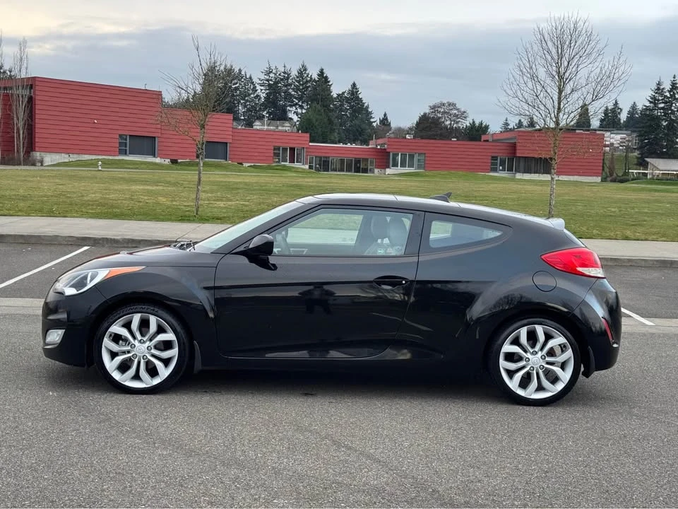 2013 Hyundai Veloster - Image 2 of 15