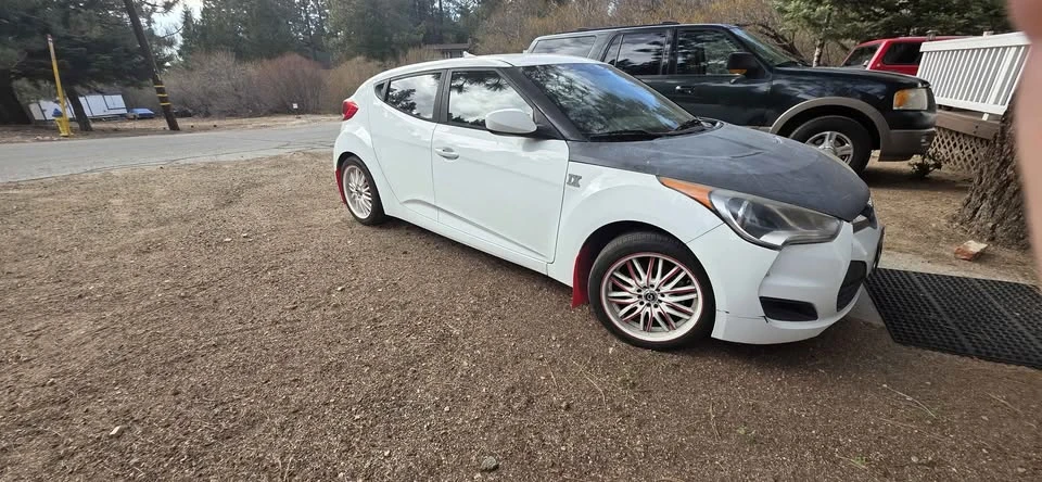 2013 Hyundai Veloster - Image 2 of 3